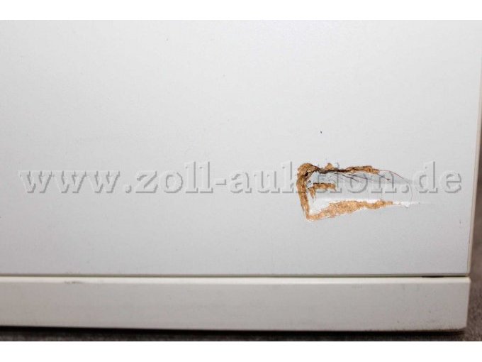 Schaden untere Schrankseite