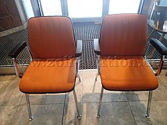 Besucherstühle mit Armlehne,
Hersteller: Unbekannt
Farbe: Orange