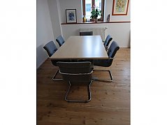 Sitzgruppe 
(nur die Stühle stehen zur Versteigerung)