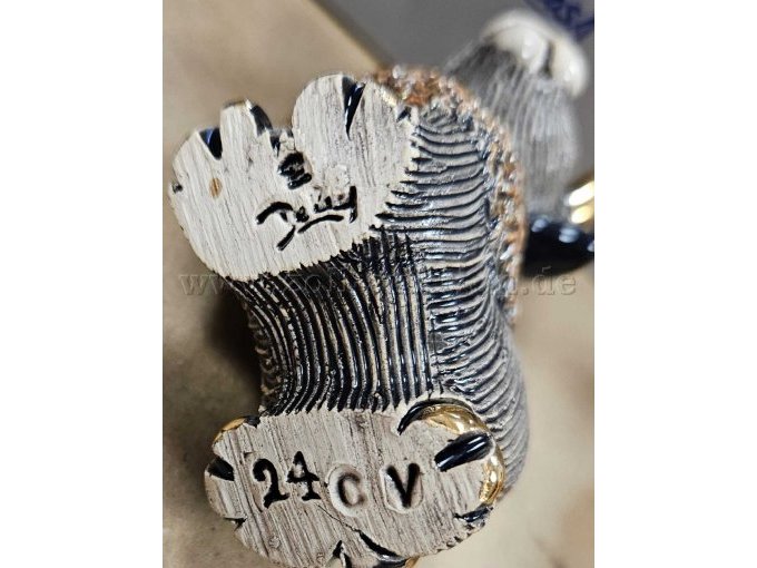 Unterseite mit Gravur