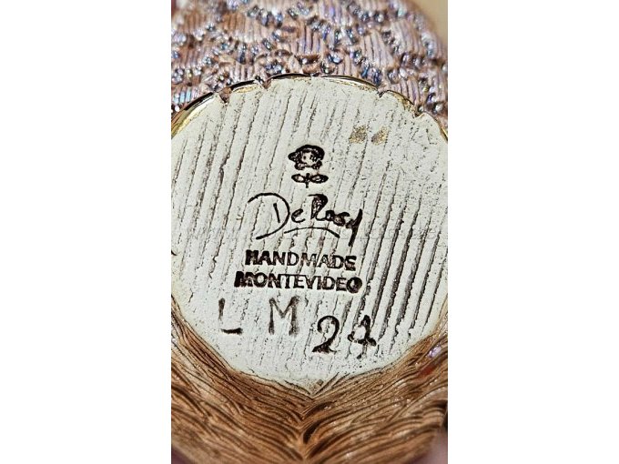 Unterseite mit Gravur