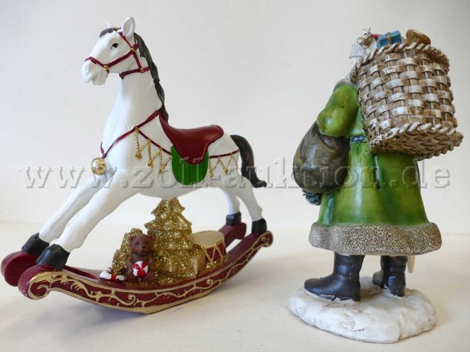 Ansicht Schaukelpferd und Weihnachtsmann, hinten