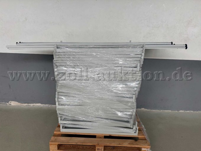 Regalteile auf Palette