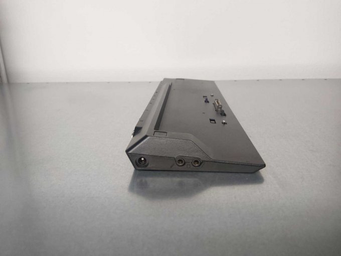 Fujitsu Lifebook E756
Dockingstation 
Ansicht Anschlüsse 
Bild beispielhaft