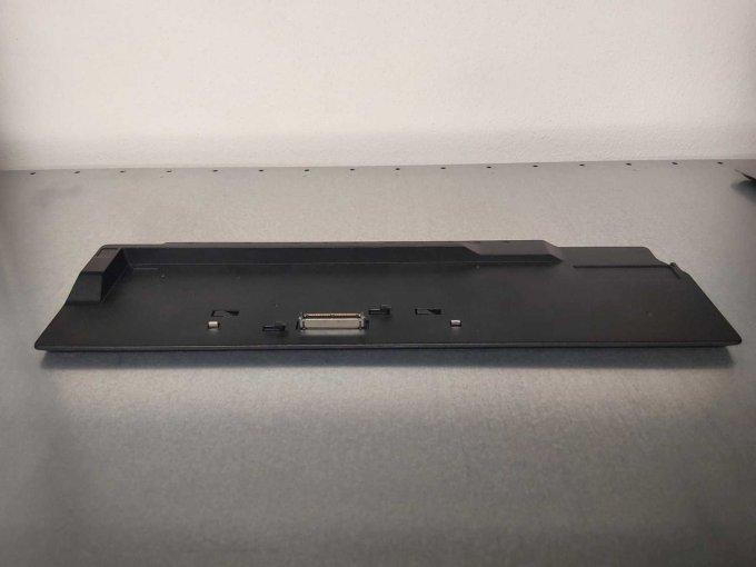 Fujitsu Lifebook E756
Dockingstation 
Ansicht Anschlüsse 
Bild beispielhaft