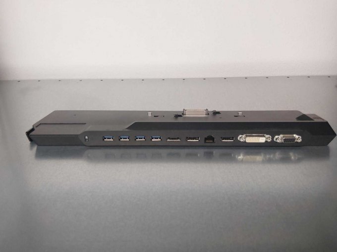 Fujitsu Lifebook E756
Dockingstation 
Ansicht Anschlüsse 
Bild beispielhaft