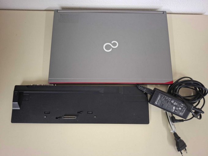 Lifebook E756
Ansicht Gesamtpaket
Bild beispielhaft