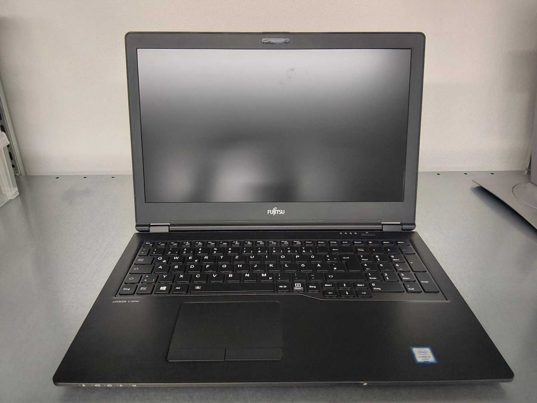 Ansicht Fujitsu Lifebook U757 
Bildschirm mit Tastatur 
Bild beispielhaft