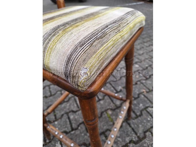 Schaden an 4 Stühlen