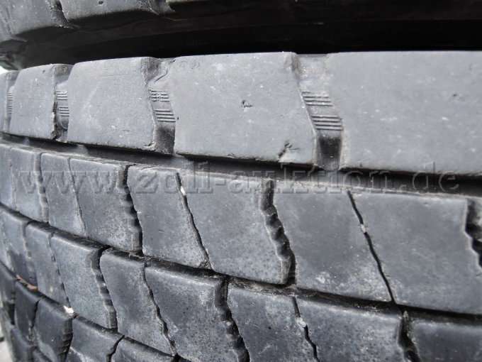 6 Conit Reifen 275/70R22.5
Profil außen