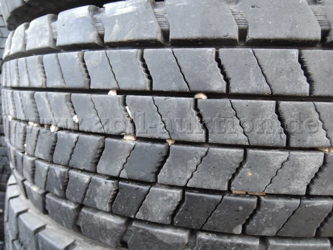 6 Conit Reifen 275/70R22.5
Lauffläche