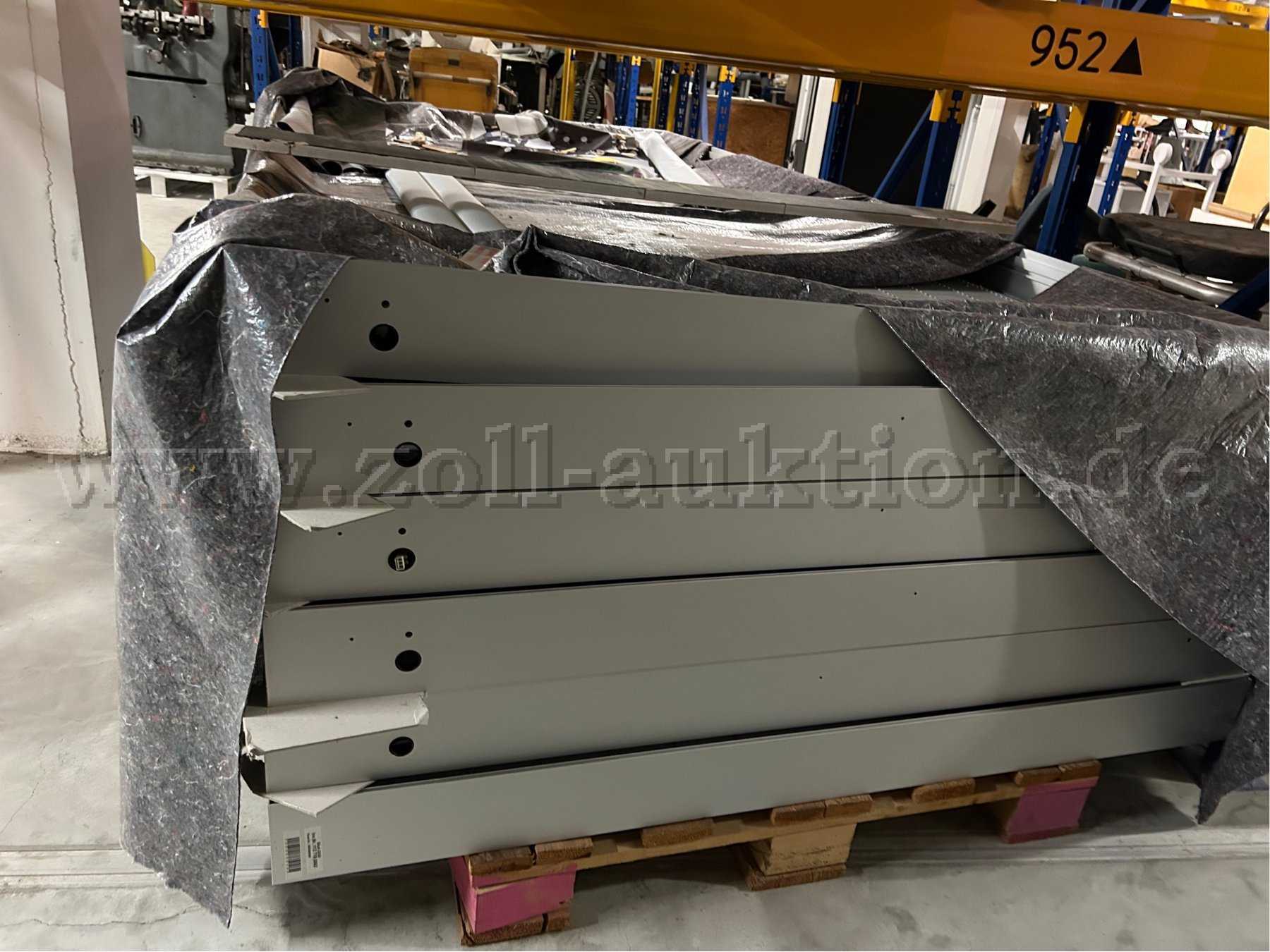 Leuchtkästen_abgebaut_gestapelt