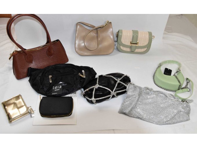 6 Handtaschen, 1 Gürteltasche und 2 Geldbörsen- verschiedene Hersteller