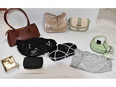 6 Handtaschen, 1 Gürteltasche und 2 Geldbörsen- verschiedene Hersteller