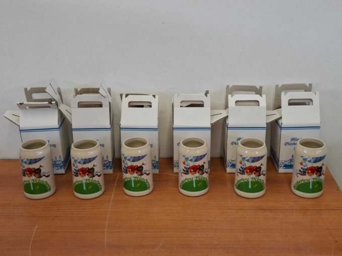 6 Oktoberfestkrüge ohne Zinndeckel Jahreskrüge 1990, Hersteller: Rastal – kavel bij Zoll-Auktion, München
