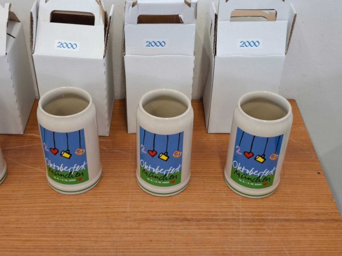 6 Oktoberfest-pullen zonder tinnen deksel, jaargang 2000, fabrikant: Rastal – foto 5 – kavel bij Zoll-Auktion, München