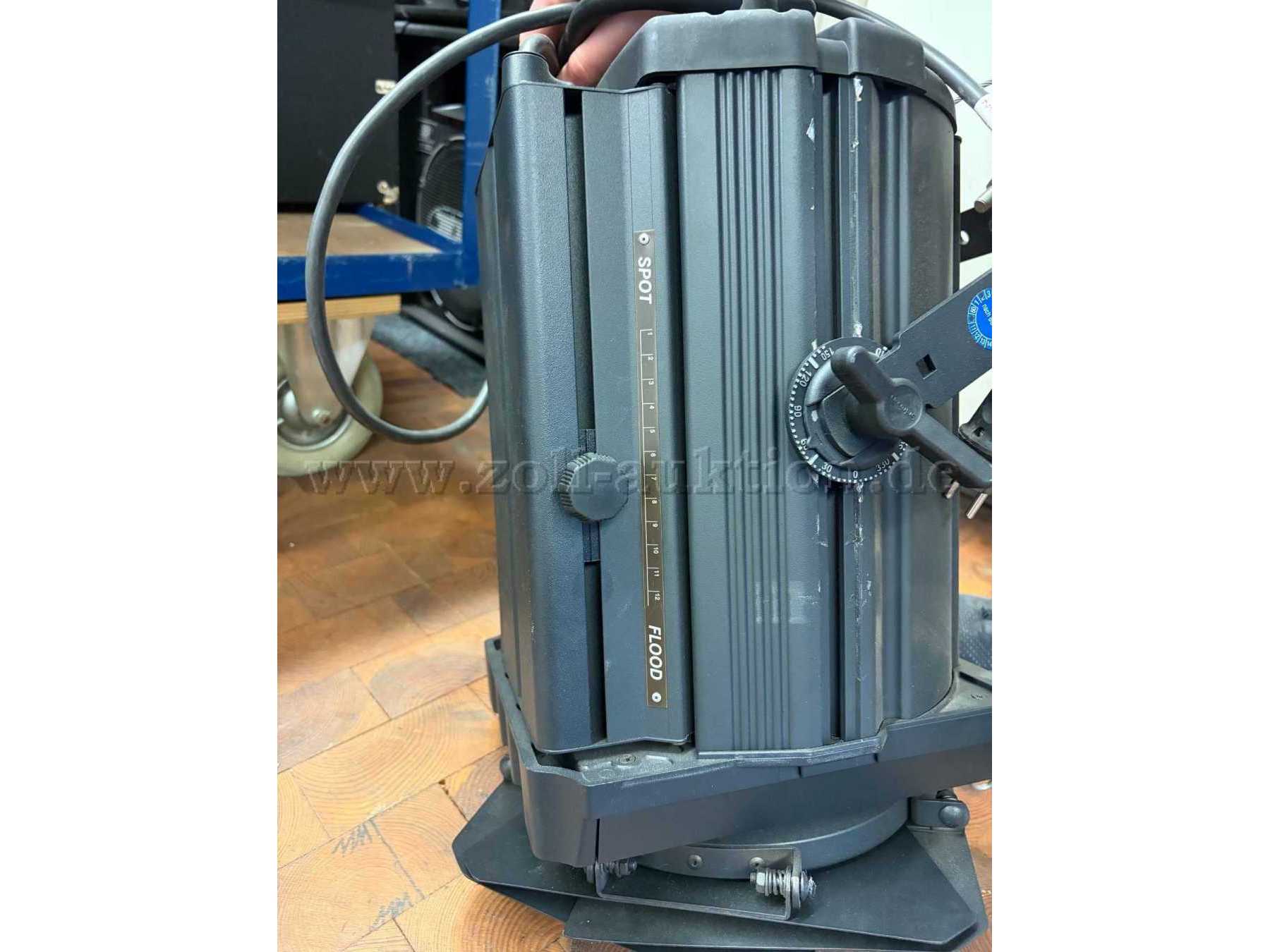 Scheinwerfer Griven Pro Arco PC 650/1000 W PR 1222, seitlich