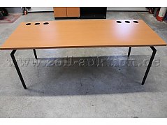 Tisch aufgebaut