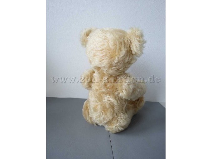 Bär mit Marke Rücken