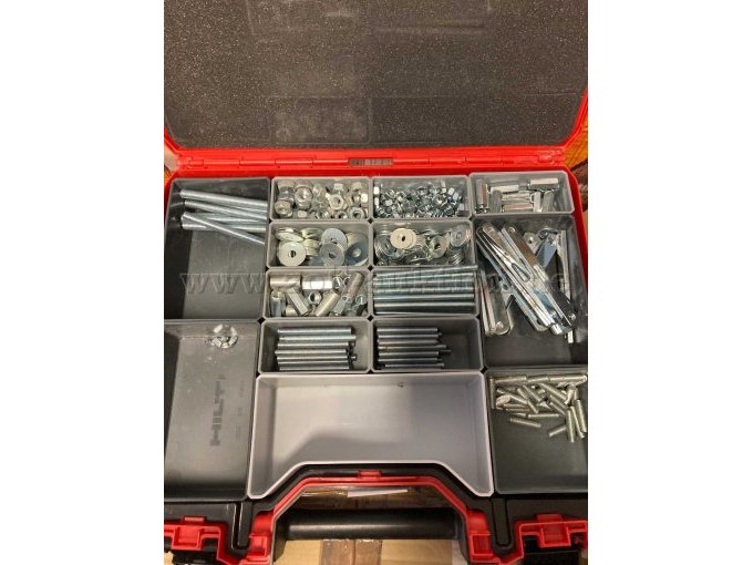 Werkzeugkoffer Fa. Hilti mit diversen Schrauben und Unterlegscheiben