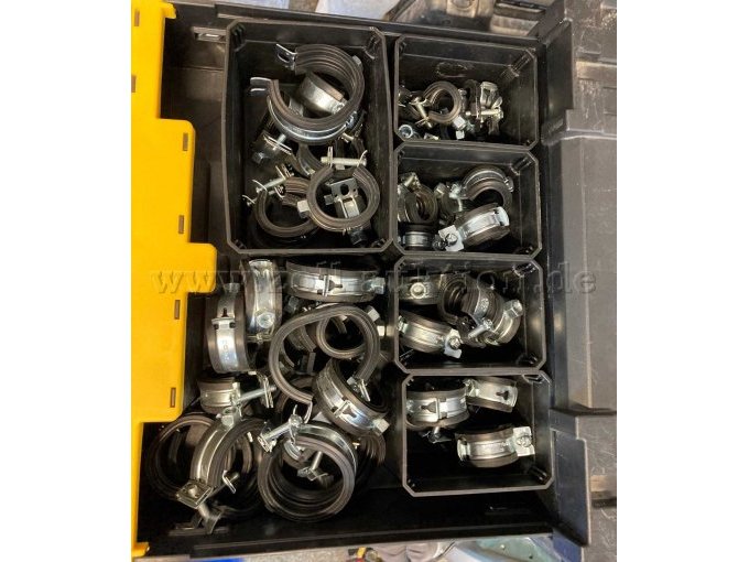 Werkzeugkoffer Fa. Dewalt mit diversen Rohrschellen in verschiedenen Größen