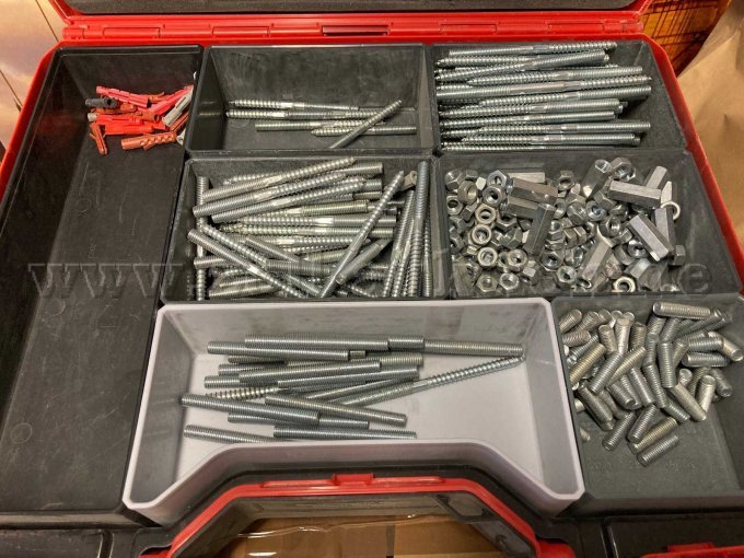 Werkzeugkoffer Fa. Hilti mit diversen Schrauben