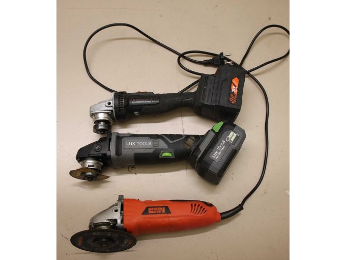 1 Akku-Trennschleifer „Lux Tools“ A-WS-20/115,
1 Akku-Trennschleifer „Hammerschmitt“ P8-HS20AGB und
1 Trennschleifer „Armour & Danforth“ AD4403-016