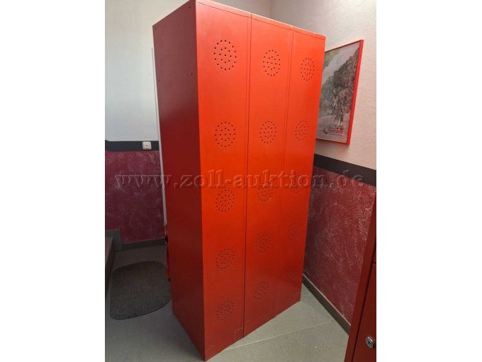 Rückseite mit Lüftungslöchern