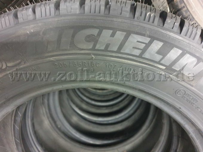 Reifen mit Größenbezeichnung