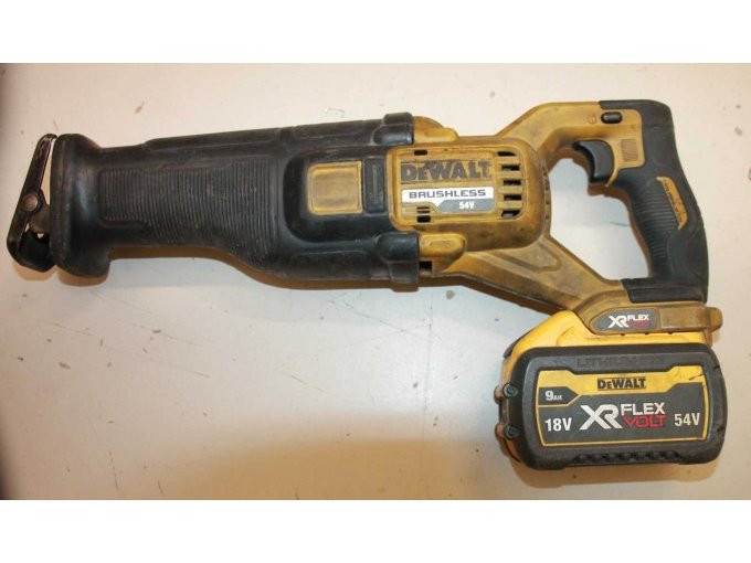 1 Akku-Säbelsäge „DeWalt“ Brushless 54V