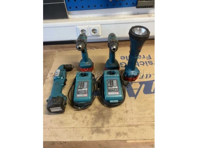 2 Akkubohrer, 2 Akkustationen, 1 Akkuwinkelbohrer, 1 Akkuhandlampe