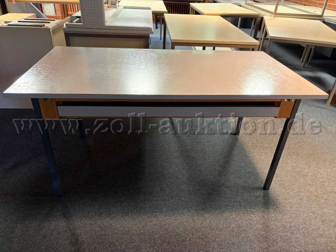 Schreibtisch mit Schublade geschlossen