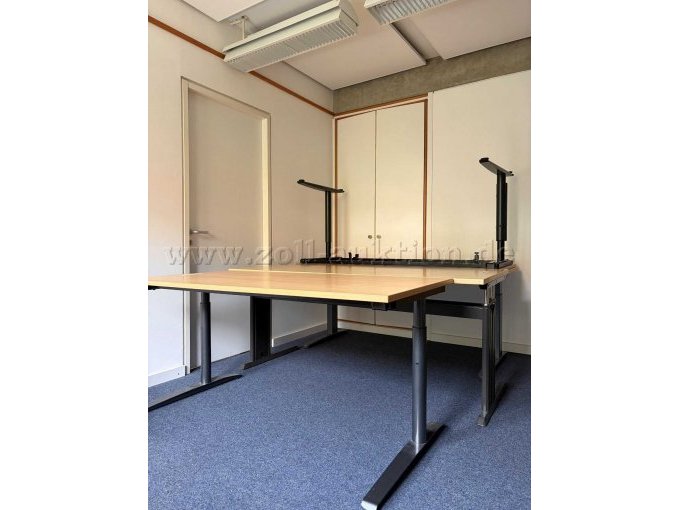 mechanisch höhenverstellbare Tische