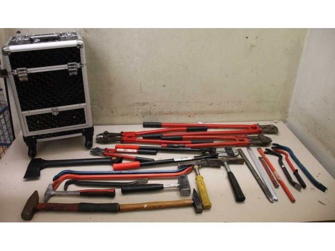 74 Teile Werkzeug und 1 rollender Werkzeukoffer