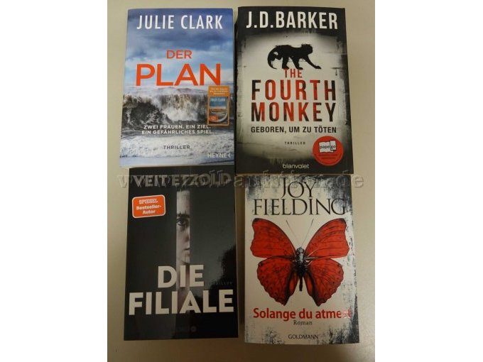 Konvolut aus 7 Büchern Krimi und Thriller;
hier: Teilansicht von 4 Büchern
