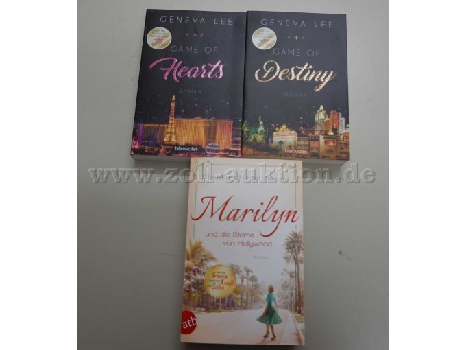 Konvolut aus 7 Büchern, Romane,
hier: Teilansicht von 3 Büchern