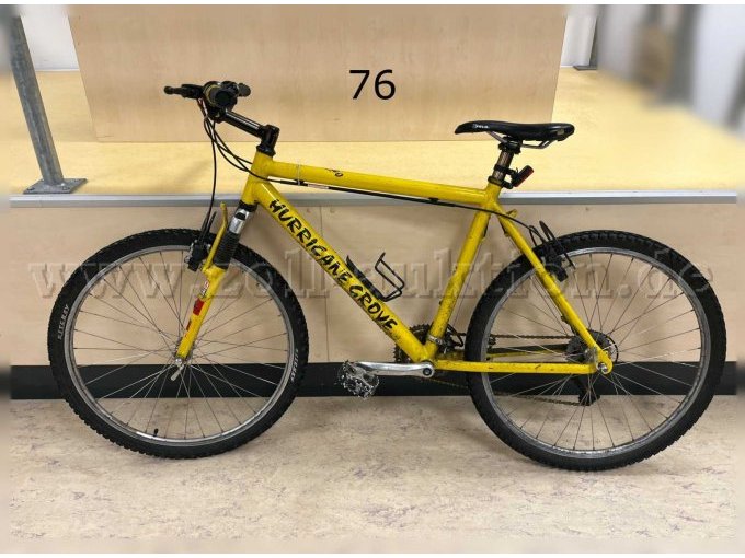 1 Mountainbike von Hurricane Crove, gelb, 26 Zoll, 24 Gänge, Kettenschaltung, Rahmenhöhe ca. 50 cm.