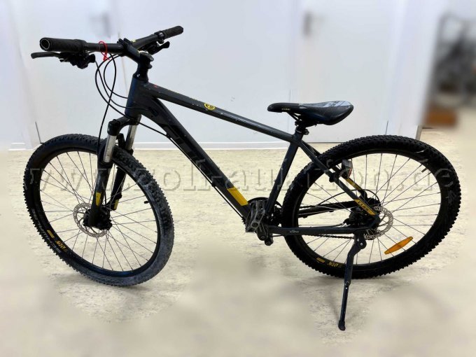 Mountainbike von Cube, links