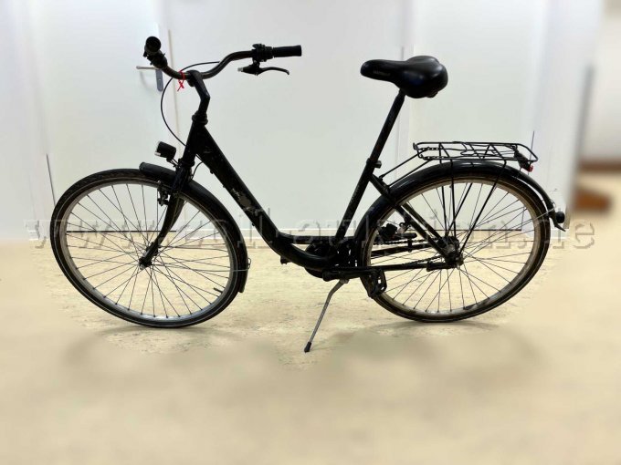 Damenrad von einer unbekannten Marke, links