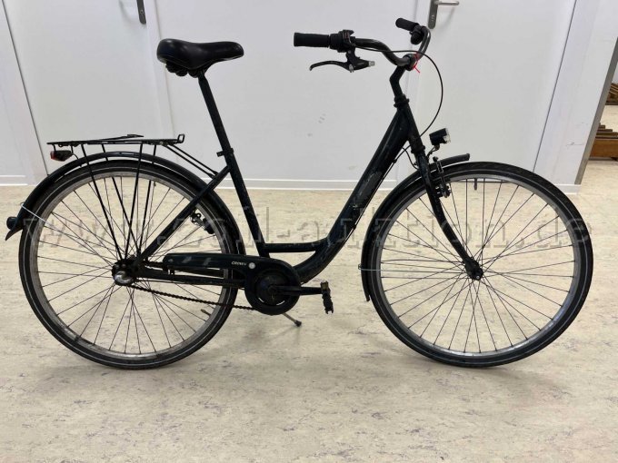 Damenrad von einer unbekannten Marke, rechts