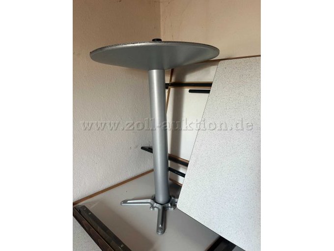 kleiner Tisch von unten