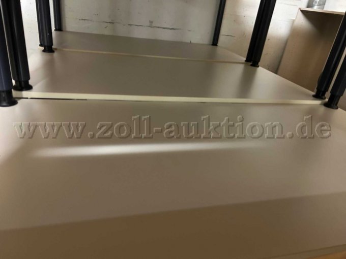 Blick auf Tischplatten