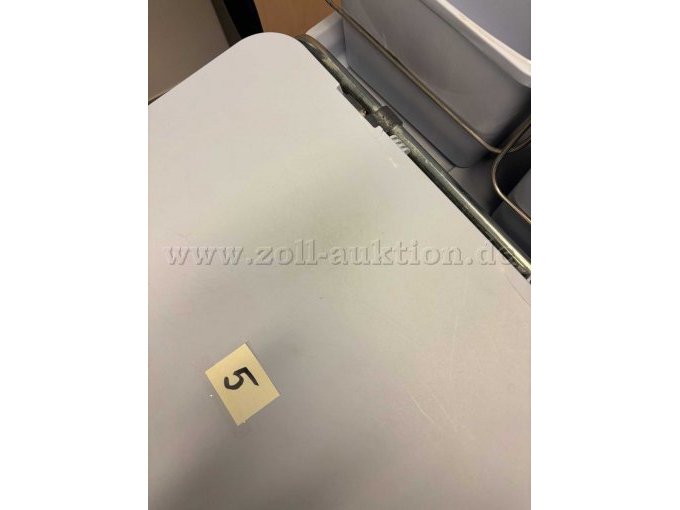 Putzwagen 5:

Ansicht 3 von 3

Gebrochenes Plastik