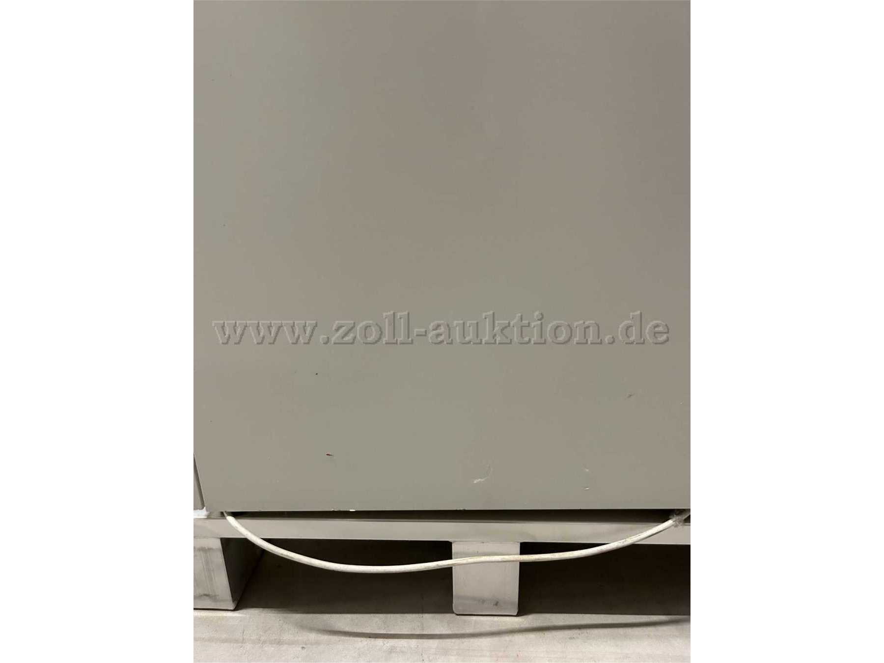 WIM 557006_Vollsichtvitrine mit Beleuchtung_Kratzer_Abplatzung