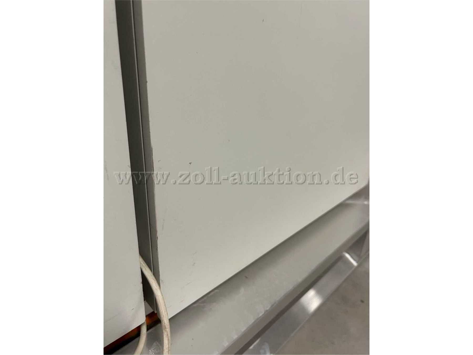 WIM 557014_Vollsichtvitrine mit Beleuchtung_Abplatzung