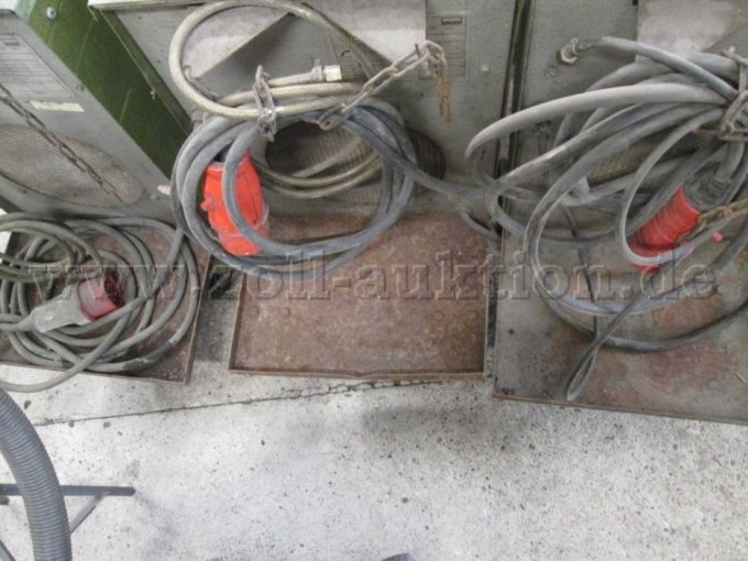 Schweißgerät Oerlikon. Alle Geräte ohne Zubehör

-Zwei Geräte ohne Drahtförderrollen

-Ein Gerät mit Drahtförderrolle welches getestet wurde (Lichtbogen zündet und Draht wird gefördert)