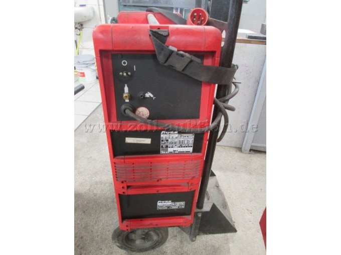 Schweißgerät Fronius. -Ein Gerät hat Kühlwasserverlust

-Beide Geräte ohne Zubehör

-Beide Geräte wurden nicht getestet. Es können bei allen Geräten keine Fehler oder defekte ausgeschlossen werde!!!