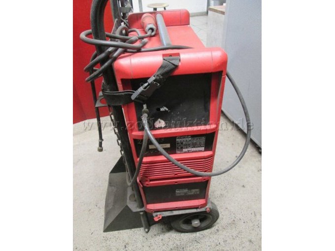 Schweißgerät Fronius. -Ein Gerät hat Kühlwasserverlust

-Beide Geräte ohne Zubehör

-Beide Geräte wurden nicht getestet. Es können bei allen Geräten keine Fehler oder defekte ausgeschlossen werde!!!