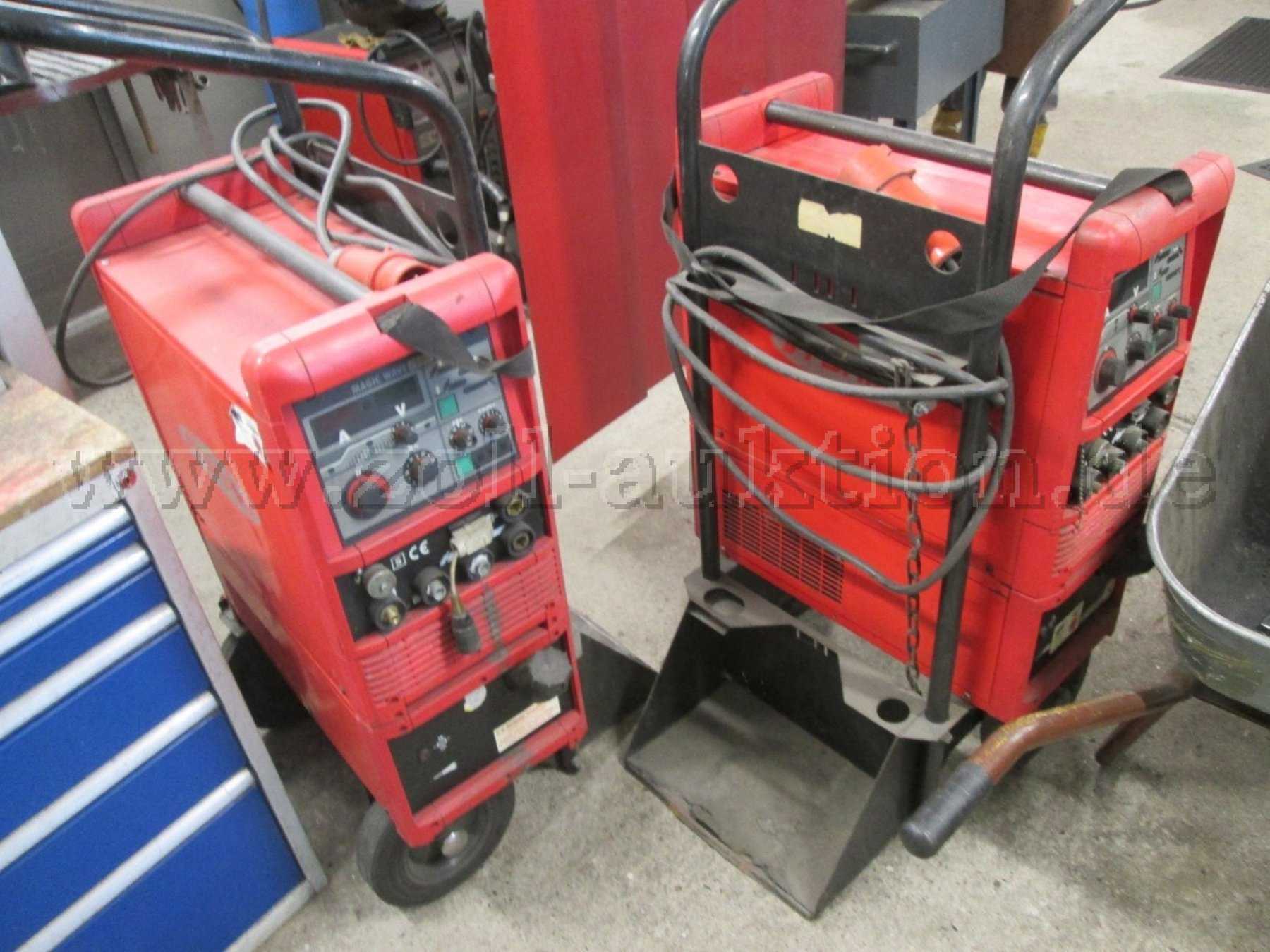 Schweißgerät Fronius. -Ein Gerät hat Kühlwasserverlust

-Beide Geräte ohne Zubehör

-Beide Geräte wurden nicht getestet. Es können bei allen Geräten keine Fehler oder defekte ausgeschlossen werde!!!