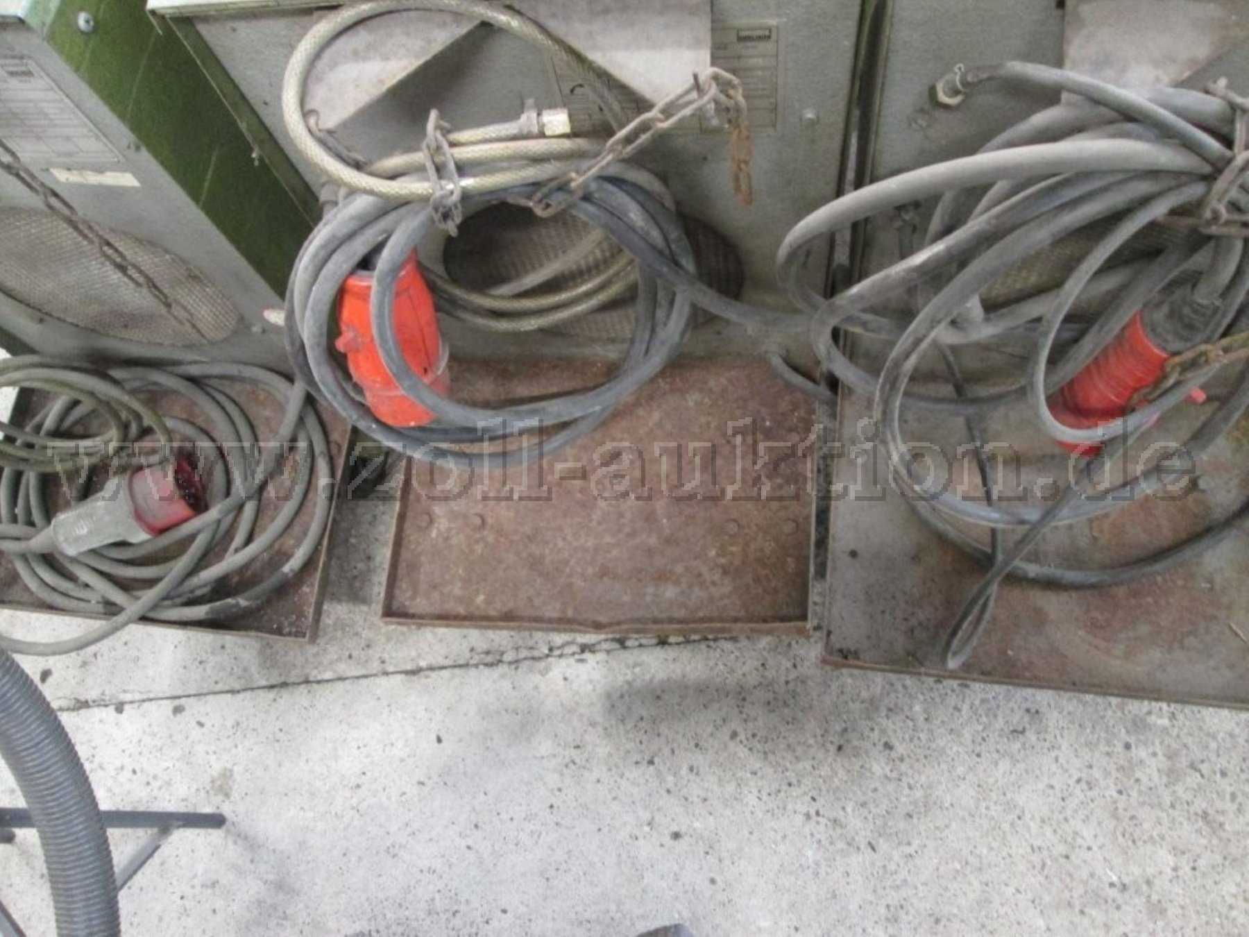 Schweißgerät Oerlikon. Alle Geräte ohne Zubehör
-Zwei Geräte ohne Drahtförderrollen
-Ein Gerät mit Drahtförderrolle welches getestet wurde (Lichtbogen zündet und Draht wird gefördert)